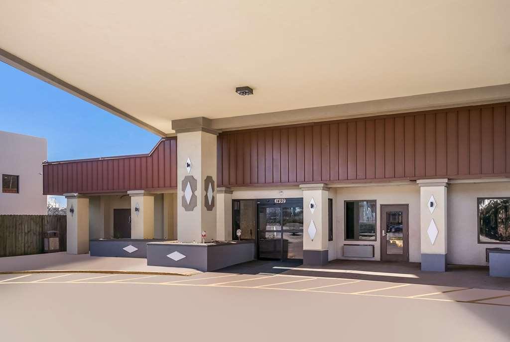 Rodeway Inn Rohrerstown Exteriör bild